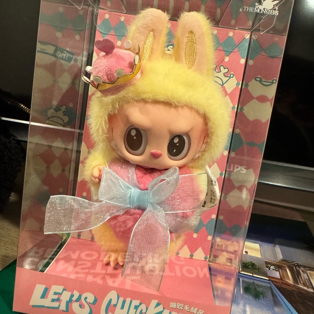 Cute Vinyl Queen Labubu